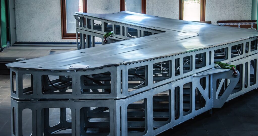 Large-format horizontal stabiliser tool made of steel in the Grunewald production hall